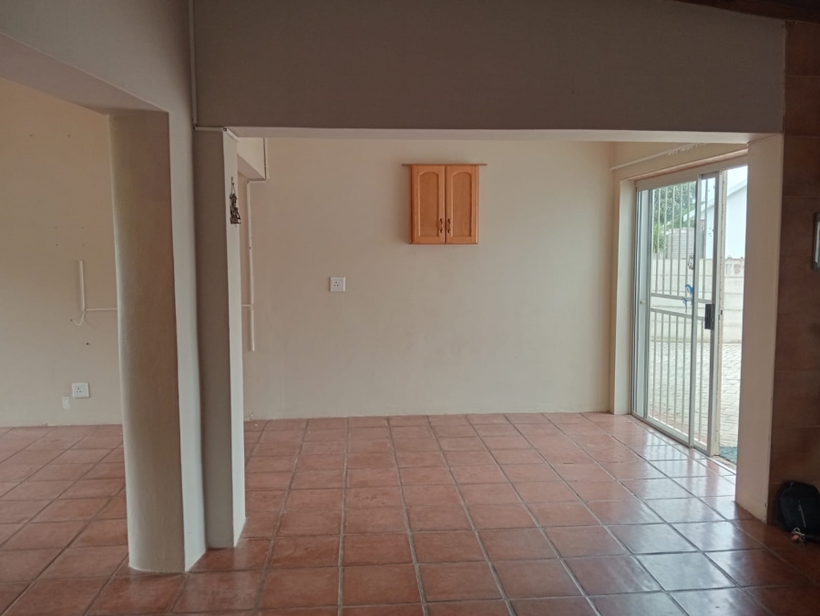 To Let 3 Bedroom Property for Rent in Aston Bay Eastern Cape